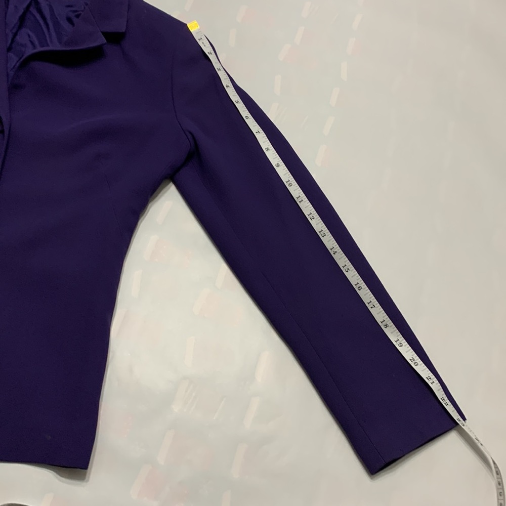 Casual Corner blazer. Size 6 - Picture 5 of 7